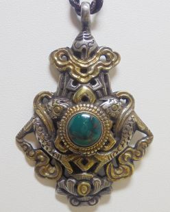 Sil.8AS mid stone pendant